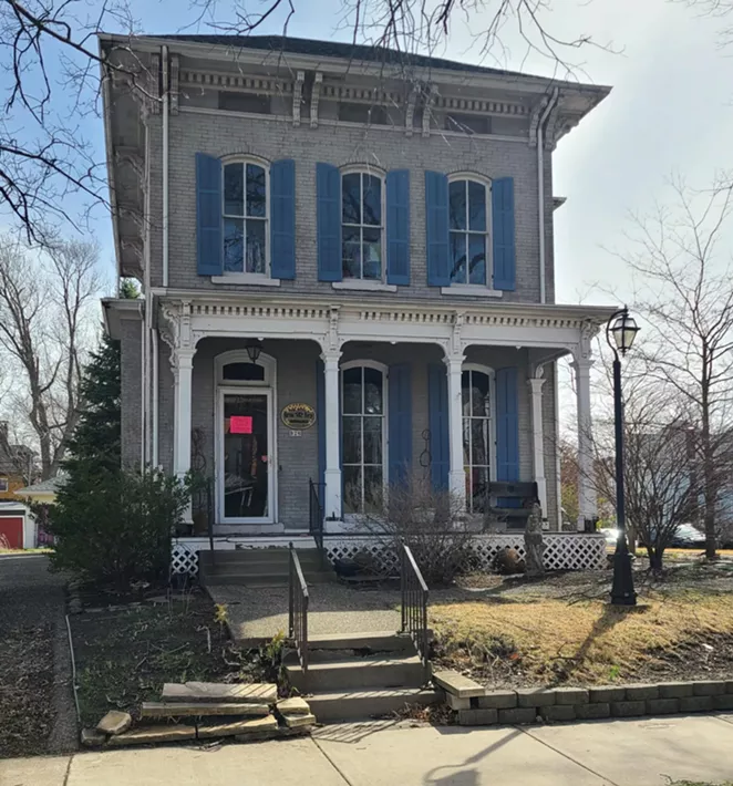 Iris & Ivy to close